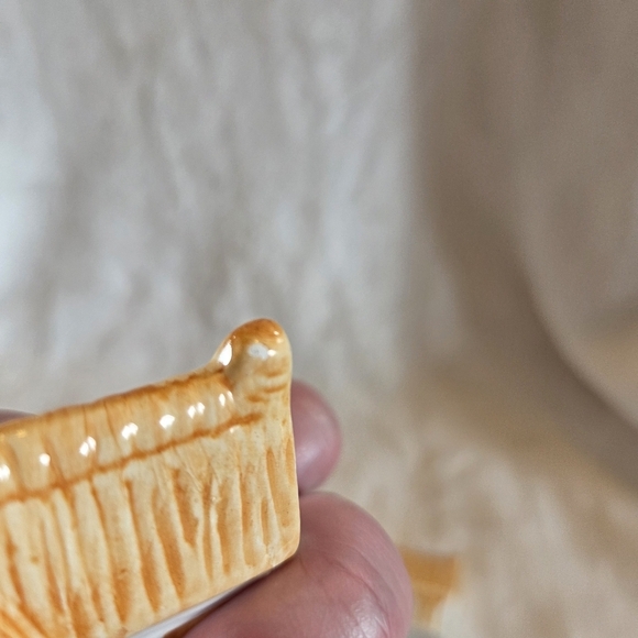 Vintage Farmhouse Minature Salt & Pepper Shakers - Picture 5 of 7